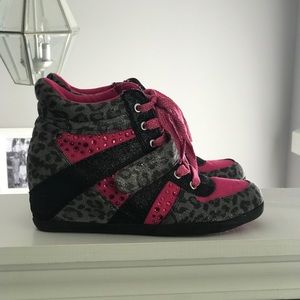 Justice sneaker wedges 🌸